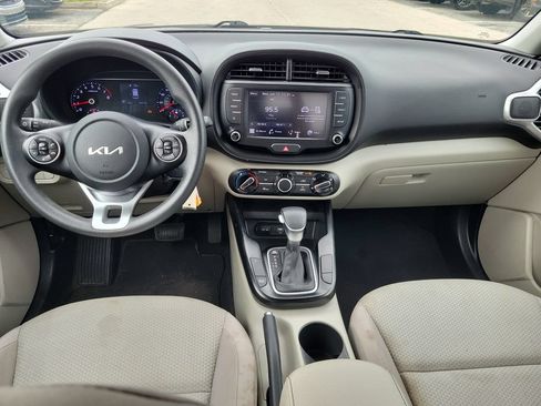 Used 2022 Kia Soul LX FWD image 28