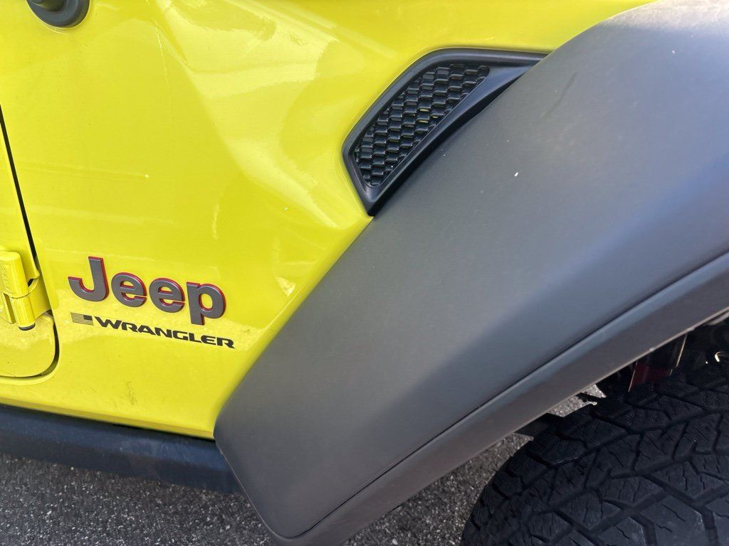 Used 2023 Jeep Wrangler Unlimited Rubicon AWD/4WD image 10