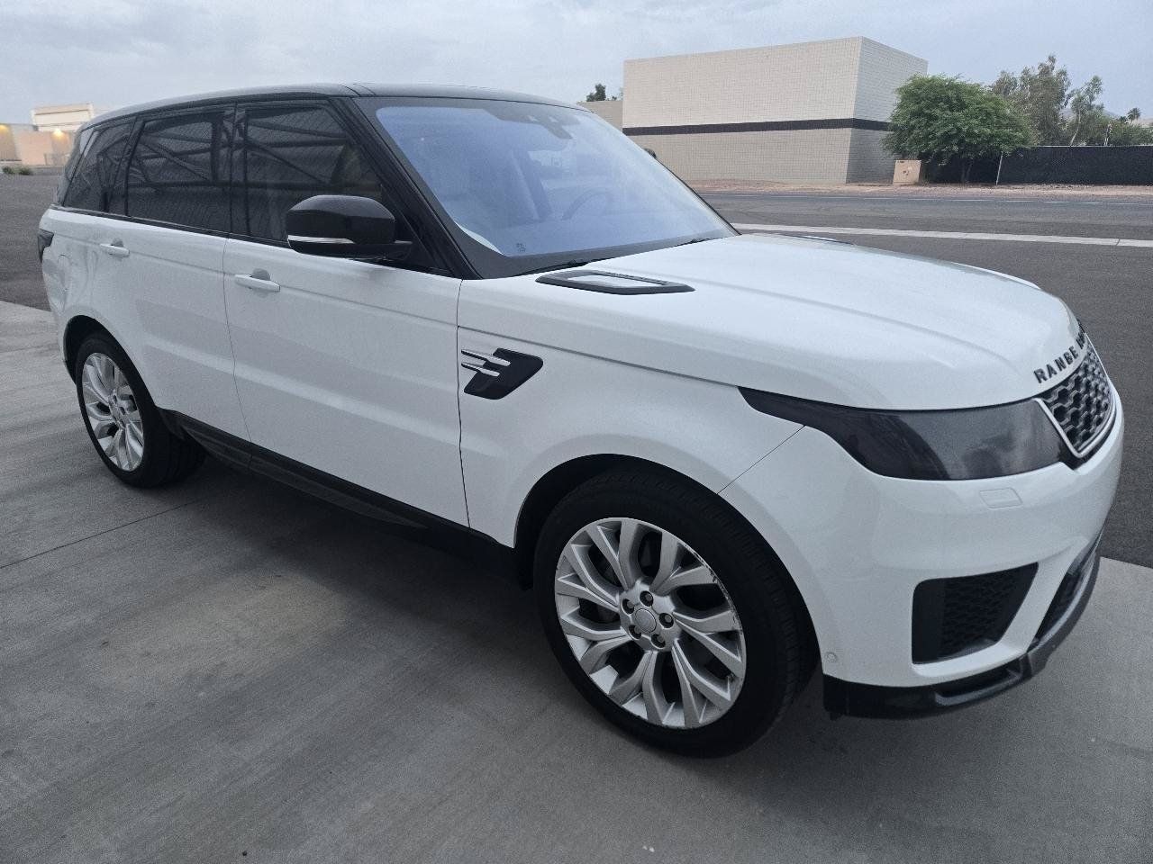 Used 2019 Land Rover Range Rover Sport HSE AWD/4WD image 3