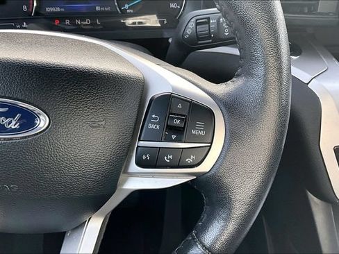 Used 2023 Ford Explorer XLT AWD/4WD image 12