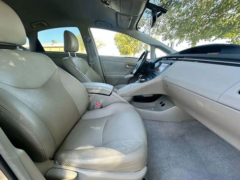 Used 2010 Toyota Prius Four w/ Navigation Pkg image 8