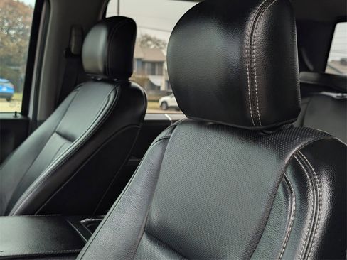 Used 2018 Ford F150 Lariat image 39