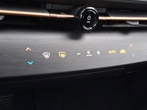 Used 2024 Nissan Ariya AWD image 13