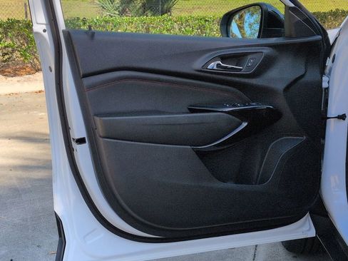 Used 2024 Chevrolet Trax RS w/ Sunroof Package image 7