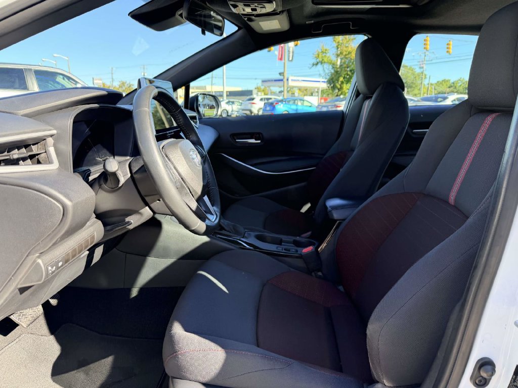 Certified 2025 Toyota Corolla SE w/ SE Premium Package FWD image 19