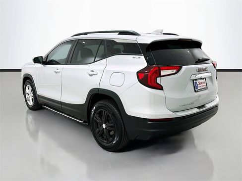 Used 2022 GMC Terrain SLE w/ Driver Convenience Package image 5