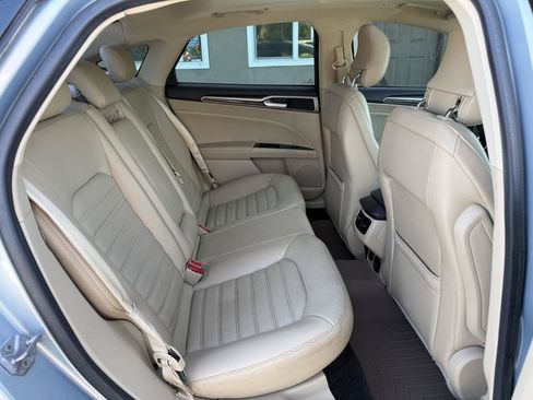 Used 2014 Ford Fusion SE w/ Equipment Group 502A FWD image 17