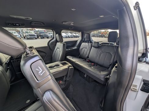 New 2026 Chrysler Pacifica Select image 16