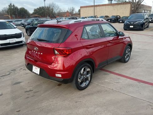 Used 2025 Hyundai Venue SEL image 9