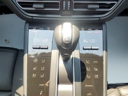 Used 2025 Porsche Macan S image 13