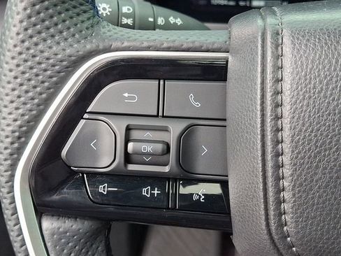 Used 2025 Toyota Sequoia Platinum AWD/4WD image 21