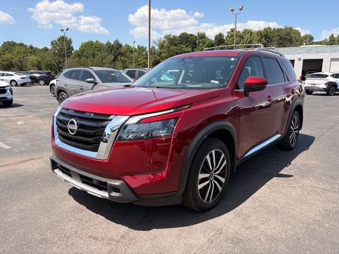 Used 2025 Nissan Pathfinder Platinum w/ Cargo Package AWD/4WD image 3