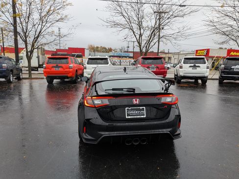 Used 2023 Honda Civic Type R image 9