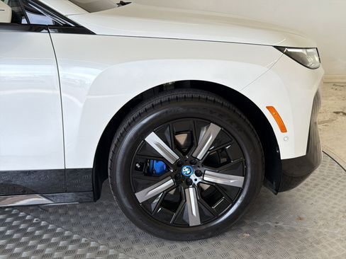 Used 2025 BMW iX xDrive50 w/ Premium Package AWD/4WD image 12