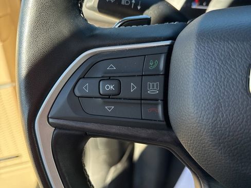 Used 2022 Jeep Grand Cherokee L Limited w/ Luxury Tech Group II image 21