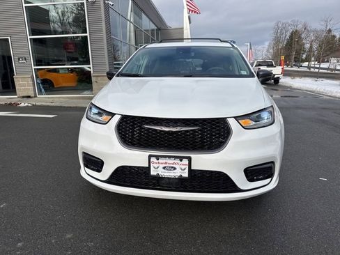 Used 2023 Chrysler Pacifica Touring-L w/ Road Tripper Package image 3