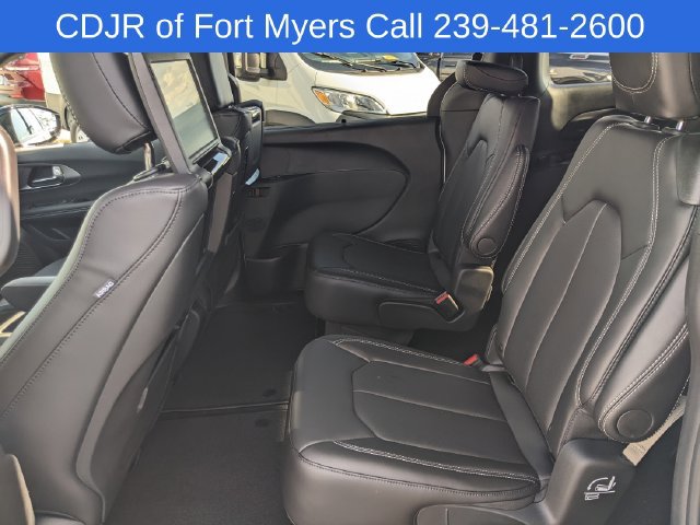 New 2026 Chrysler Pacifica Select FWD image 9
