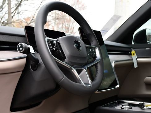 New 2025 Volvo EX90 Plus image 13