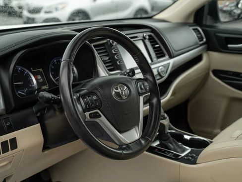 Used 2018 Toyota Highlander XLE AWD/4WD image 19