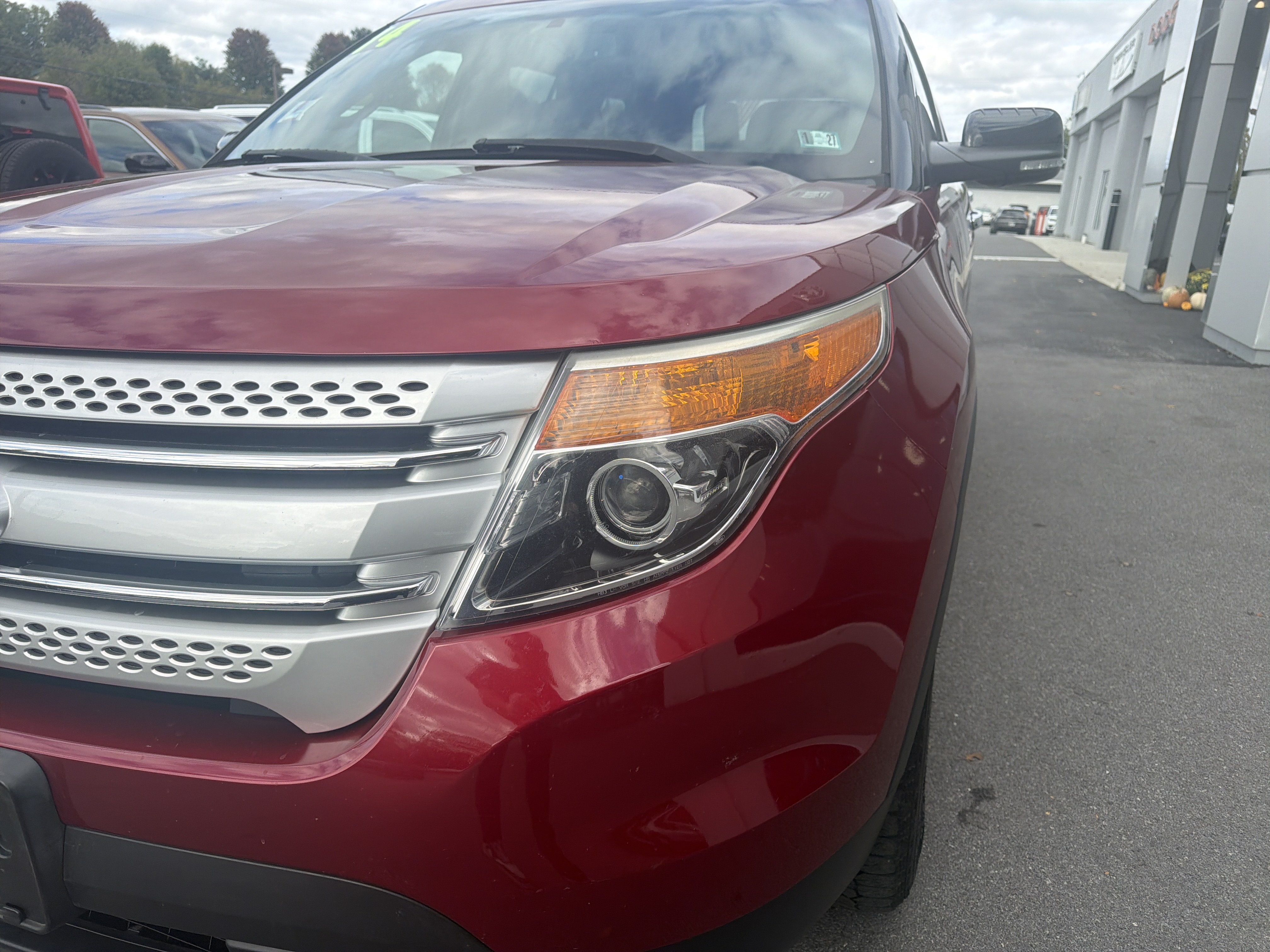 Used 2014 Ford Explorer XLT w/ Equipment Group 202A AWD/4WD image 11
