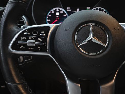 Used 2021 Mercedes-Benz GLC 300 4MATIC image 21