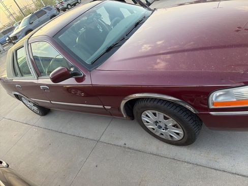 Used 2005 Mercury Grand Marquis GS RWD image 2