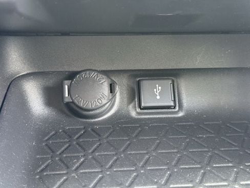 Used 2021 Toyota RAV4 XLE FWD image 21