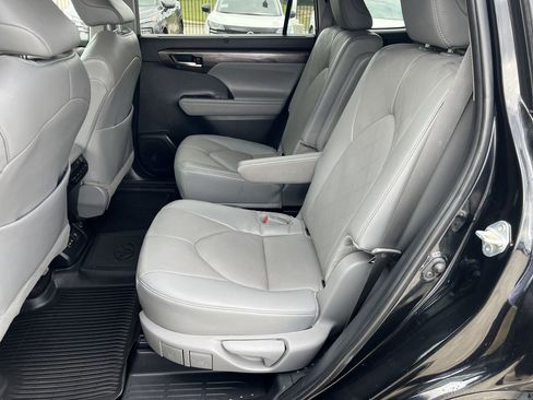 Used 2024 Toyota Highlander Platinum AWD/4WD image 26
