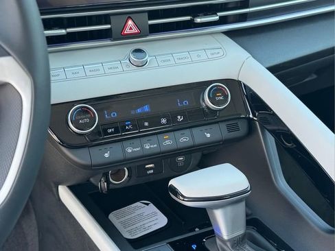 New 2026 Hyundai Elantra Limited FWD image 28