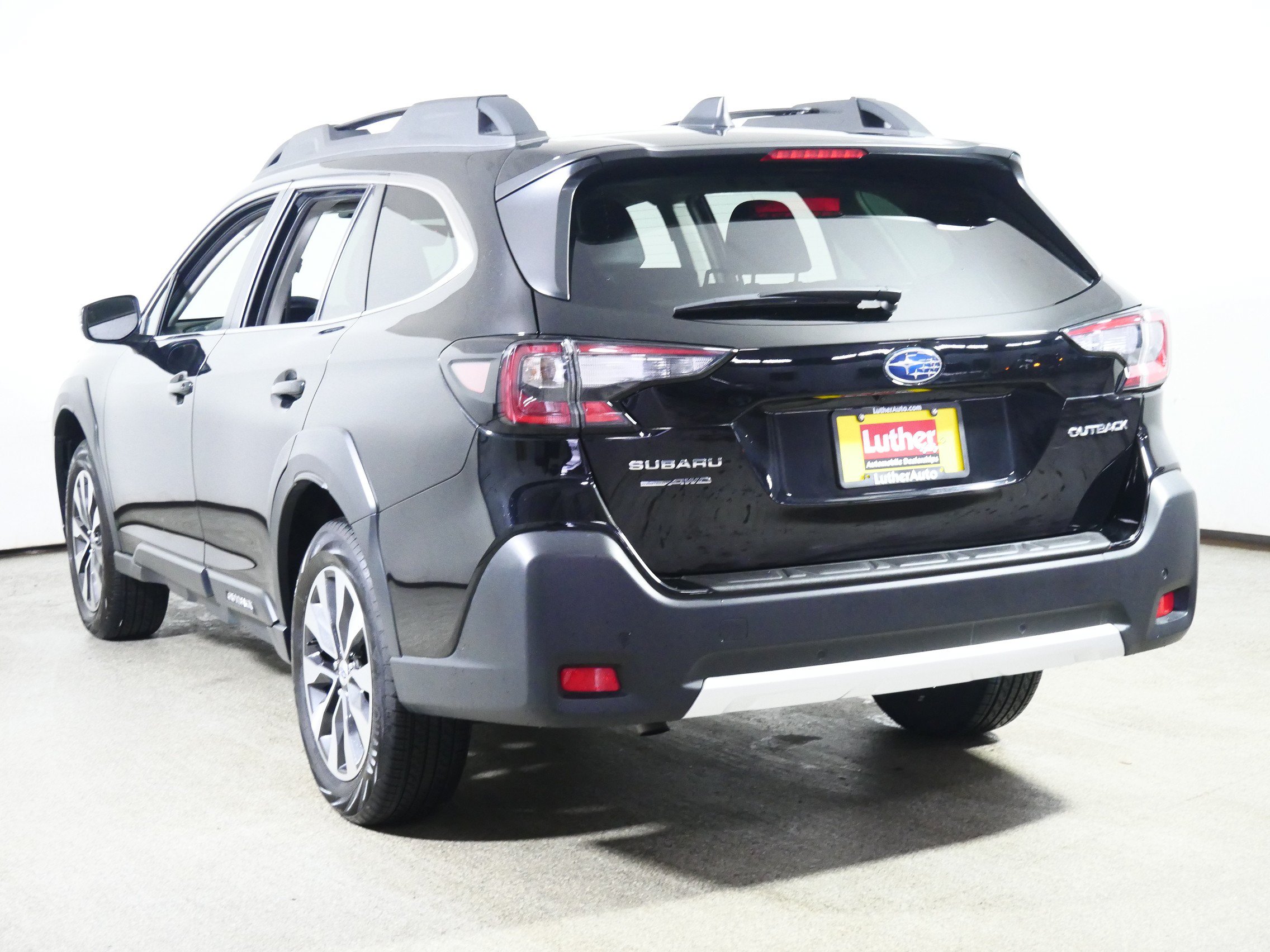 Used 2025 Subaru Outback Limited AWD/4WD image 5