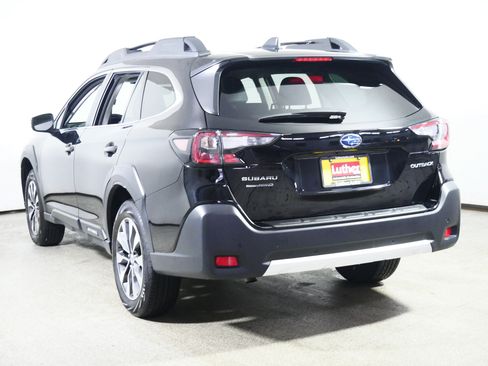 Used 2025 Subaru Outback Limited AWD/4WD image 5