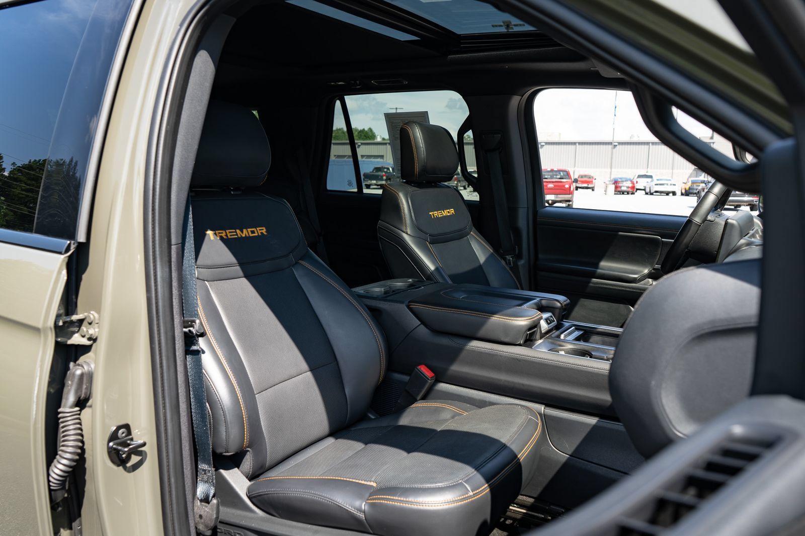 Used 2025 Ford Expedition Tremor AWD/4WD image 41