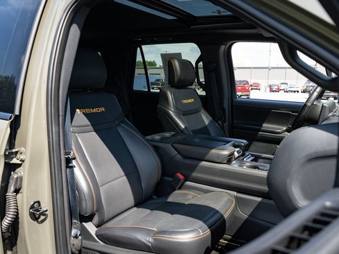 Used 2025 Ford Expedition Tremor AWD/4WD image 41