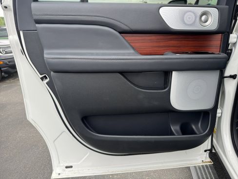 New 2024 Lincoln Navigator L Reserve image 24