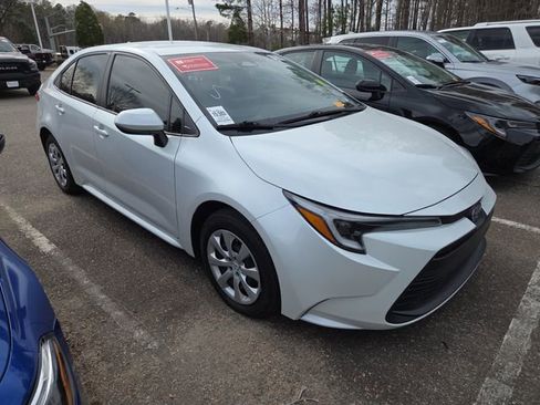 Used 2024 Toyota Corolla LE image 1