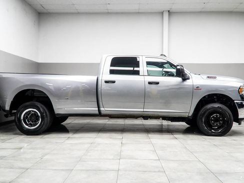 Used 2024 RAM 3500 Tradesman w/ Chrome Appearance Group AWD/4WD image 7