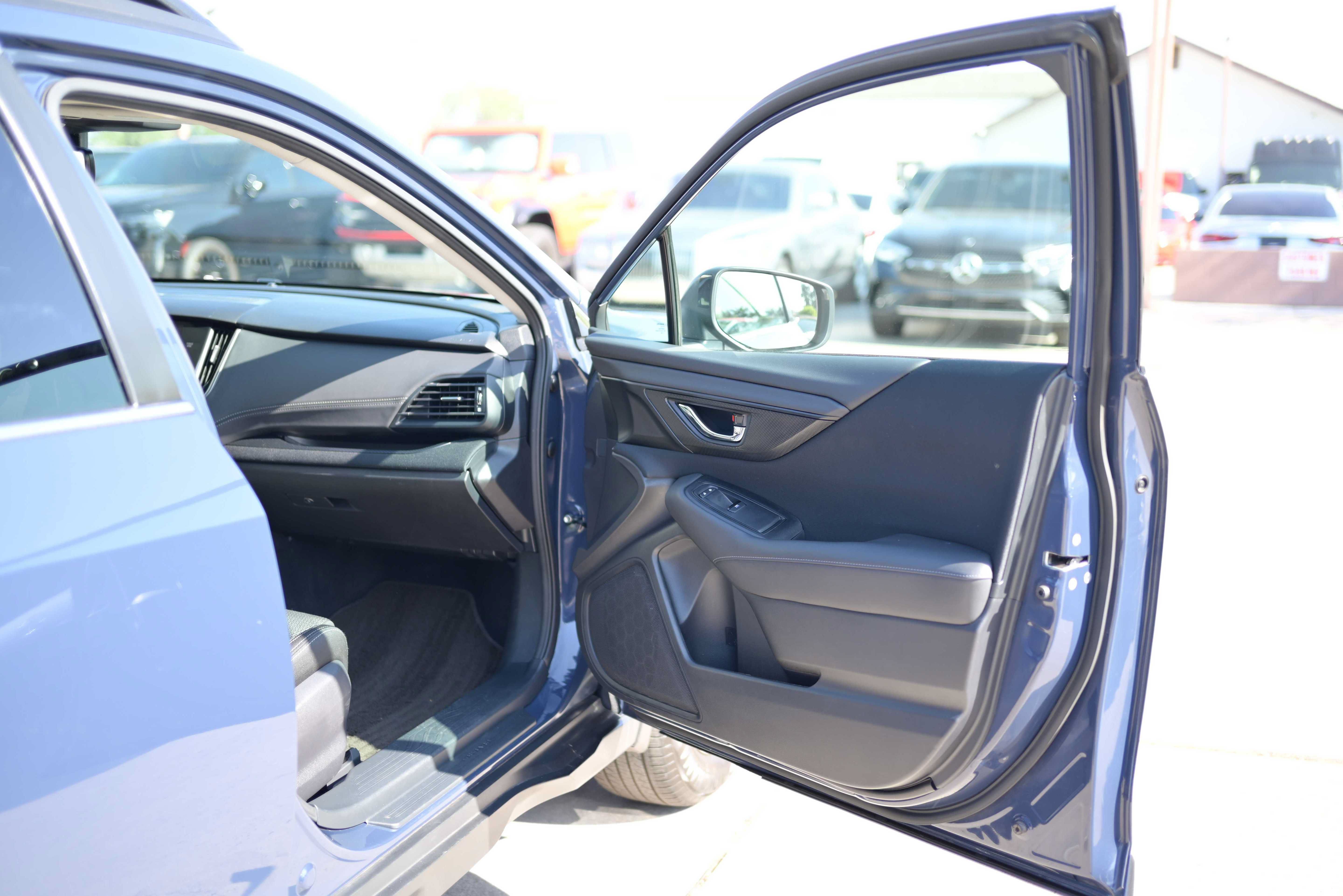 Used 2025 Subaru Outback Premium AWD/4WD image 18