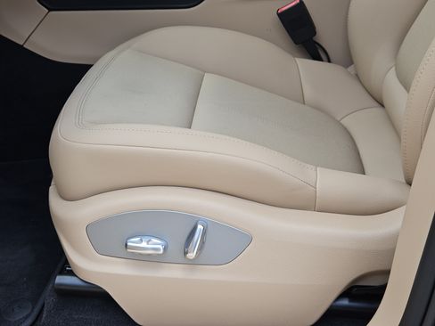 Certified 2026 Porsche Macan AWD/4WD image 24