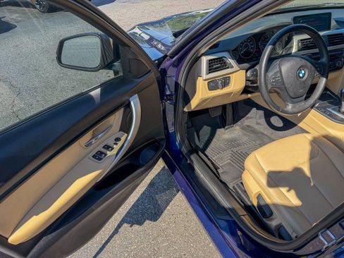 Used 2017 BMW 320i Sedan RWD image 14