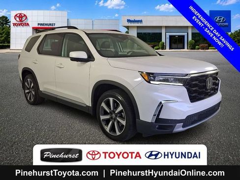 Used 2025 Honda Pilot Elite image 1