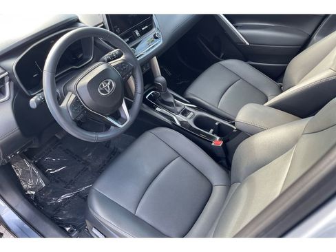 Used 2024 Toyota Corolla Cross XLE w/ Convenience Package image 10