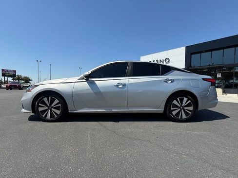 Used 2022 Nissan Altima 2.5 SV FWD image 4