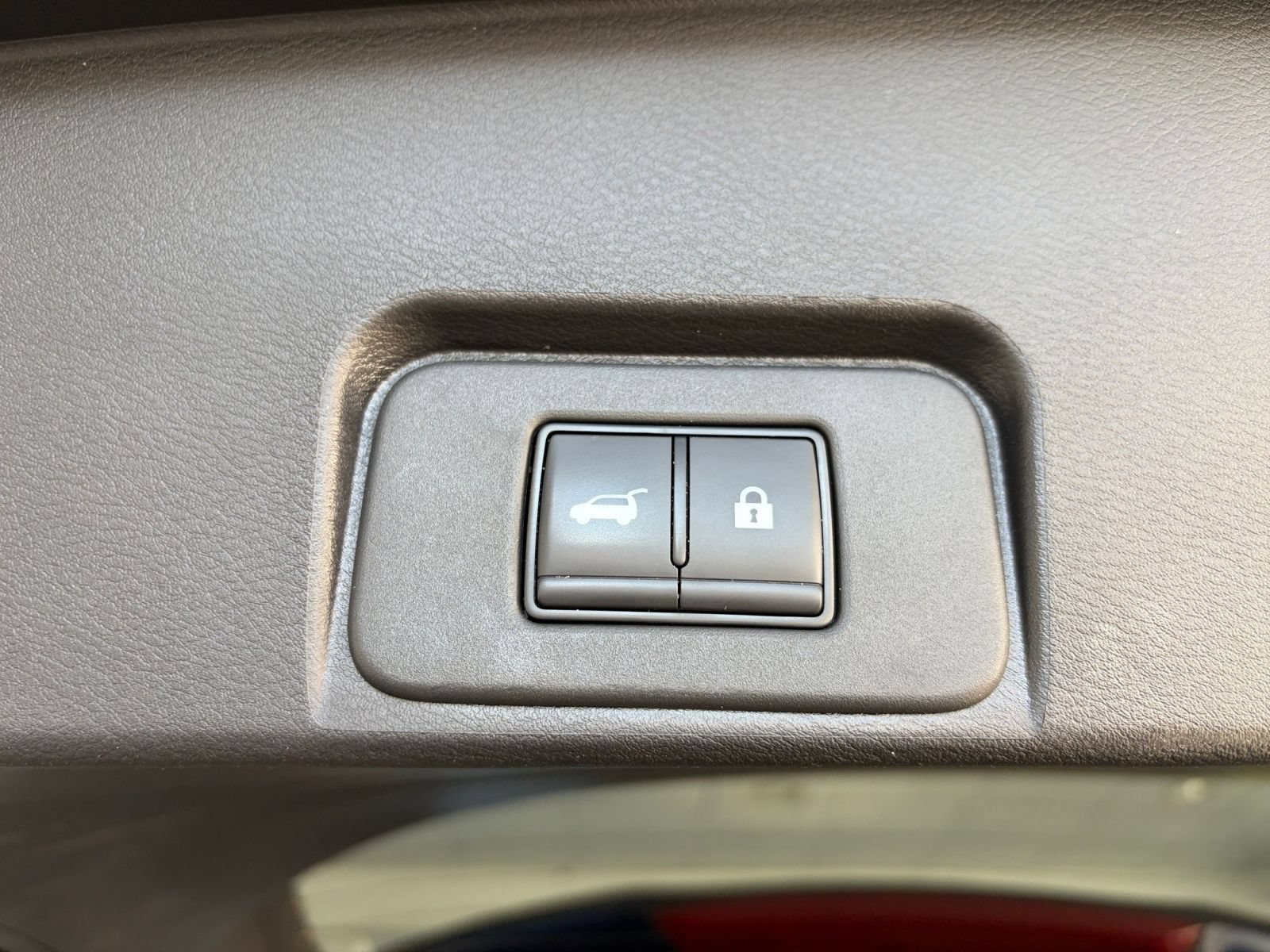 Used 2025 Nissan Rogue SV AWD/4WD image 22