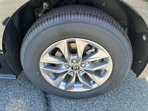New 2026 Toyota Sienna LE FWD image 9
