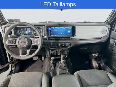 Used 2025 Jeep Wrangler Unlimited Sahara AWD/4WD image 18