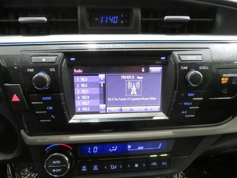 Used 2015 Toyota Corolla LE FWD image 17