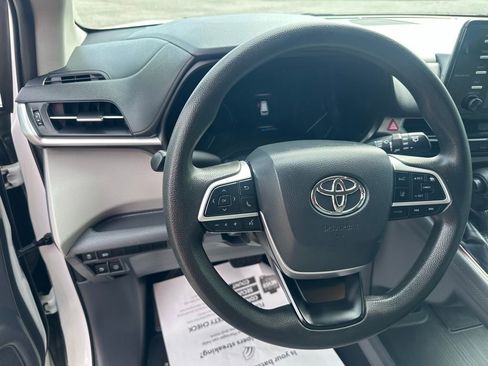 Used 2021 Toyota Sienna LE FWD image 13
