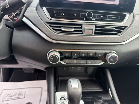 Used 2023 Nissan Altima 2.5 SV w/ SV Premium Package FWD image 13