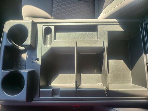 Used 2024 Nissan Titan SV image 16