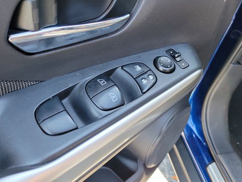 Used 2018 Nissan Kicks SV FWD image 18